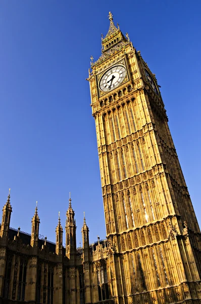 Большая башня с часами — стоковое фото