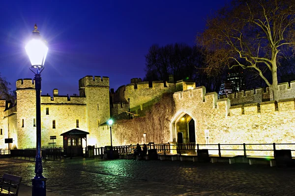 Tower of London walls at night — Stock Photo, Image