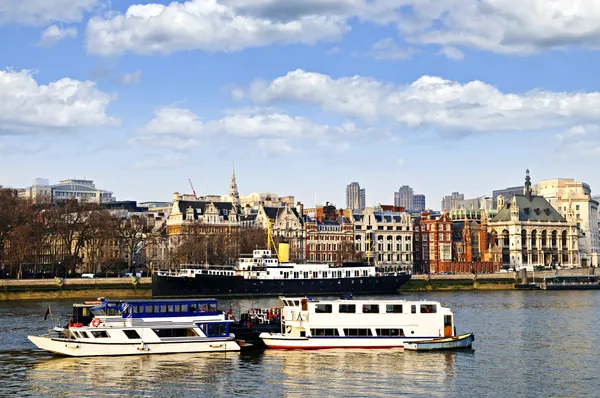 Londra'da thames Nehri manzarası — Stok fotoğraf