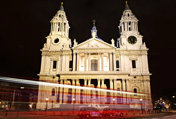 Cathédrale Saint-Paul de Londres la nuit — Photo