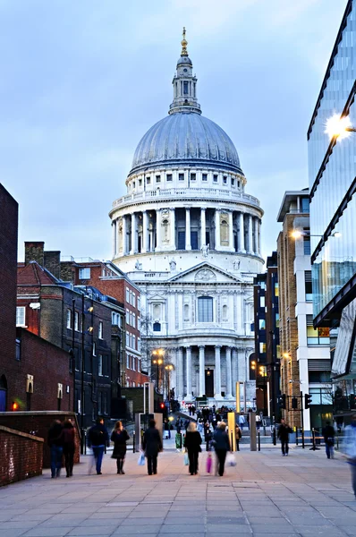 St. Paul's Cathedral Londra alacakaranlıkta — Stok fotoğraf