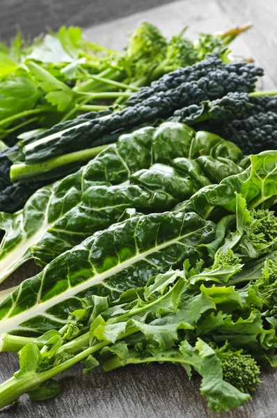 Темно-зелені листові овочі — стокове фото