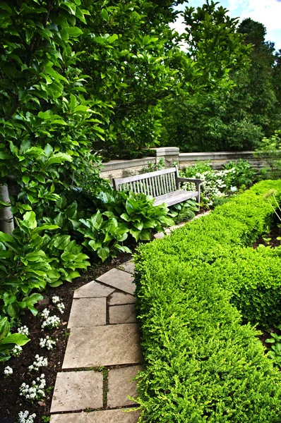 Lummig trädgård — Stockfoto