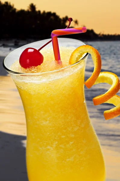 Tropikalny napój pomarańczowy — Zdjęcie stockowe