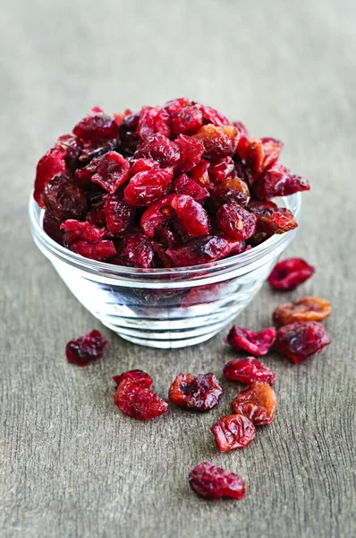 Tigela de cranberries secas — Fotografia de Stock