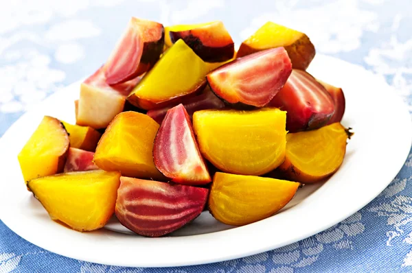 Roasted red and golden beets — Stock Photo, Image