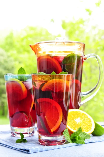 Fruit punch in pitcher and glasses — Stock Photo, Image