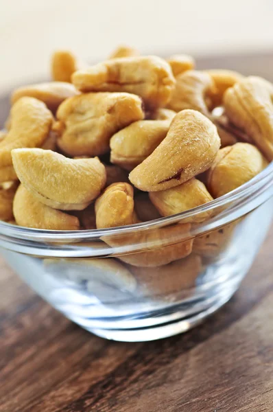 Cashewnötter i glasskål — Stockfoto