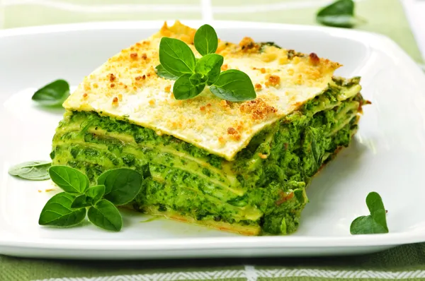 Platta av vegetariska lasagne — Stockfoto