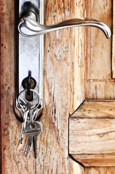 Maçaneta da porta com chaves — Fotografia de Stock