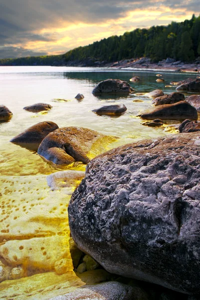 Скелі на березі з затока Джорджіан — стокове фото