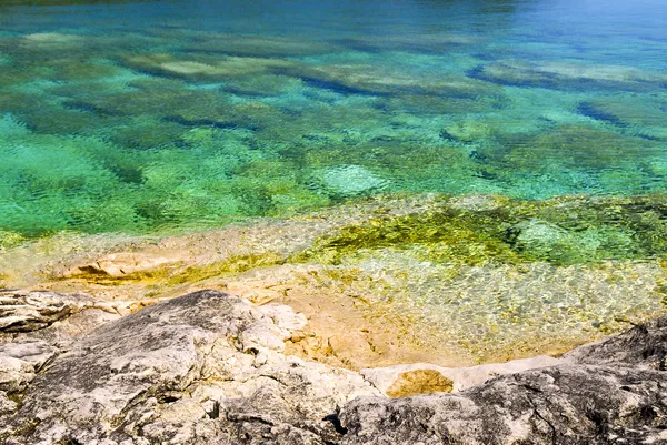 Rocce sulla riva della baia georgiana — Foto Stock