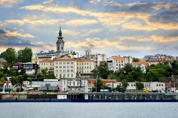 Paisaje urbano de Belgrado en el Danubio — Foto de Stock