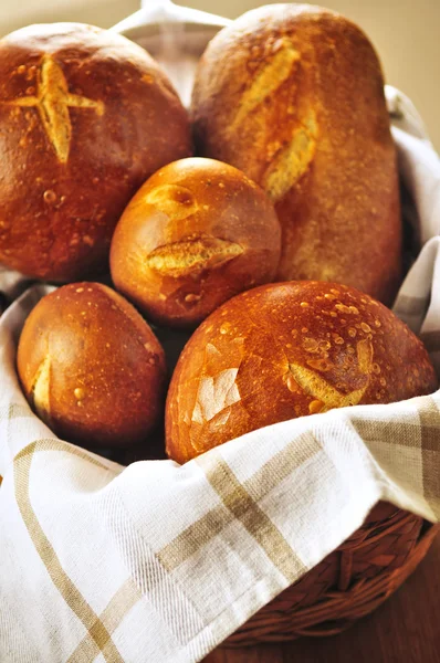 Sepetin içinde ekmek — Stok fotoğraf
