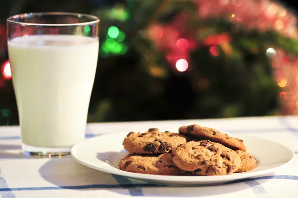 Lait et biscuits pour le Père Noël — Photo