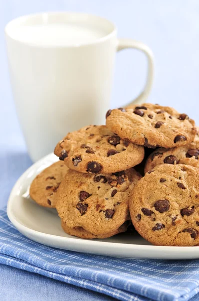 ミルクやチョコレート チップ クッキー — ストック写真