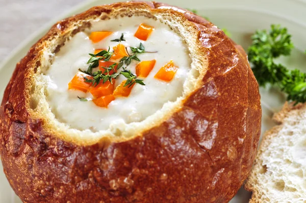Zuppa in ciotola di pane — Foto Stock