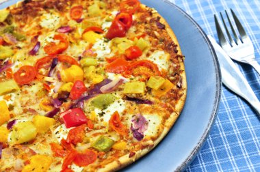 taze pişmiş vejetaryen pizza tatlı biber ile