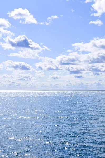 Blue Ocean Water Sunny Sky Background — Stock Photo, Image