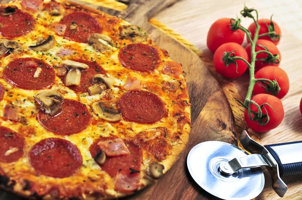 Pizza de pepperoni —  Fotos de Stock