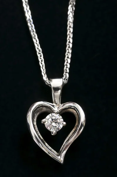 Diamantový náhrdelník srdce — Stock fotografie