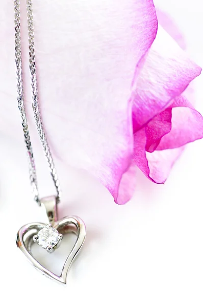 Colgante Corazón Con Diamante Rosa —  Fotos de Stock