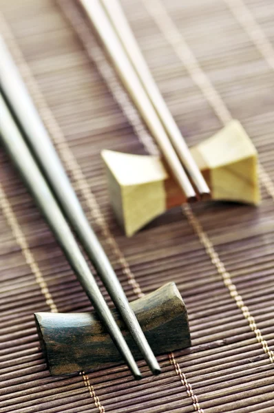 两套木制筷子上休息的关闭 — 图库照片