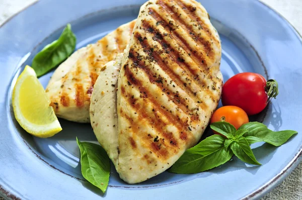 Grilled Chicken Breasts Plate Fresh Vegetables — Stock Photo, Image