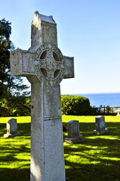 A kelta kereszt a temetőben — Stock Fotó