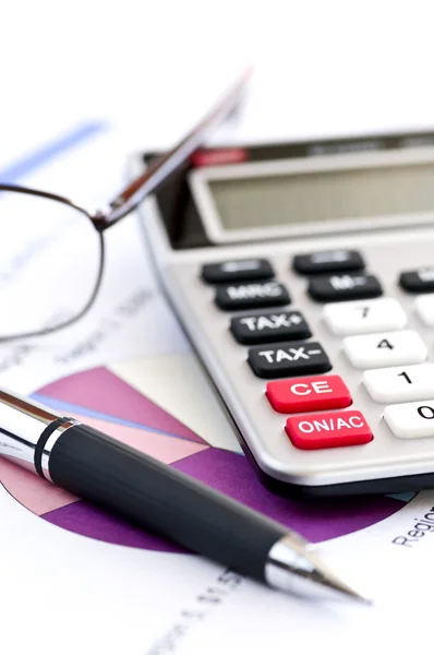 Податковий калькулятор ручки і окуляри — стокове фото