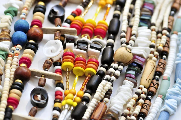 Halsketten Aus Holz Und Muschelperlen Nahaufnahme — Stockfoto