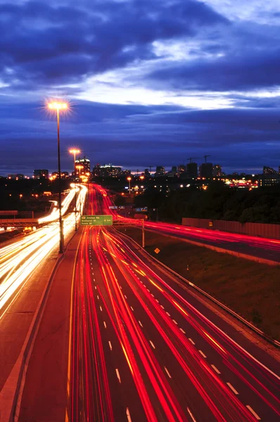 Traffico Notturno Una Trafficata Autostrada Cittadina Toronto — Foto Stock