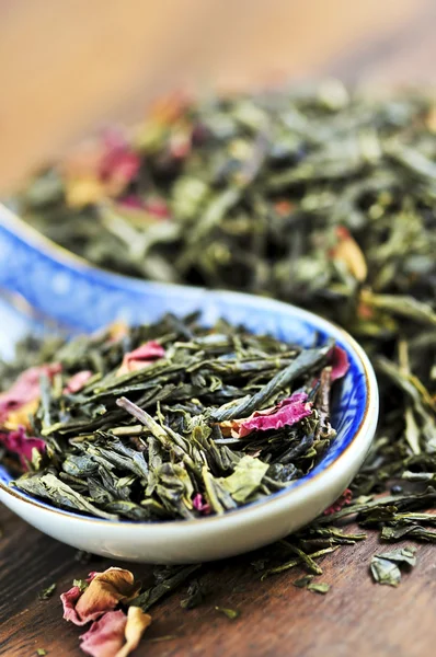 Grüner Tee Lose Trockene Blätter Einem Löffel — Stockfoto