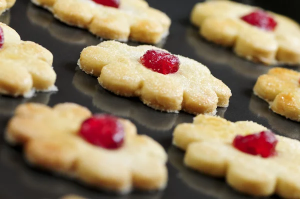Biscuits Sablés Frais Sur Une Plaque Pâtisserie — Photo