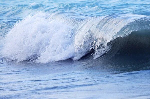 Хвиля в штормовому океані — стокове фото