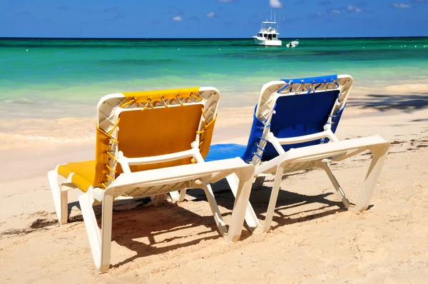 熱帯ビーチの椅子 — ストック写真