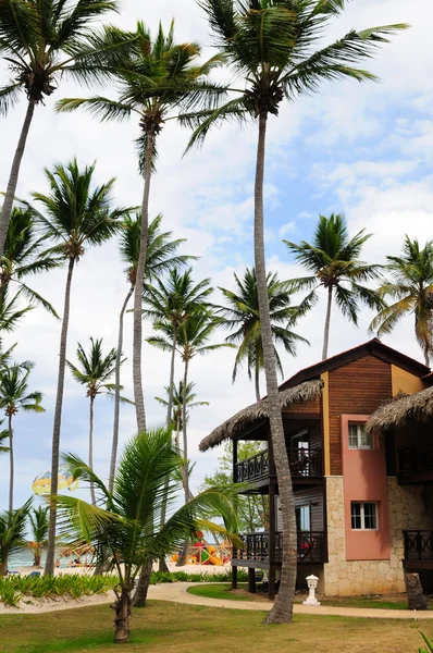 Hotel in tropische resort — Stockfoto
