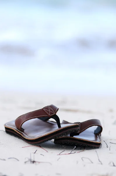Flipflops Sandy Ocean Beach Summer Vacation Concept — Stock Photo, Image