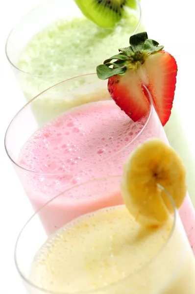 Assorted Fruit Smoothies Close Witte Achtergrond — Stockfoto