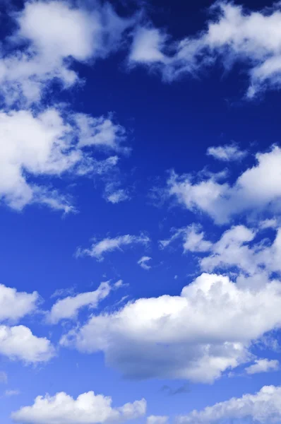 Φόντο Του Μπλε Ουρανού Λευκά Σύννεφα — Φωτογραφία Αρχείου
