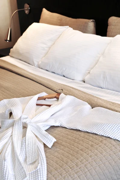 Comfortable Bed Clean Bathrobe Upscale Hotel — Stock Photo, Image