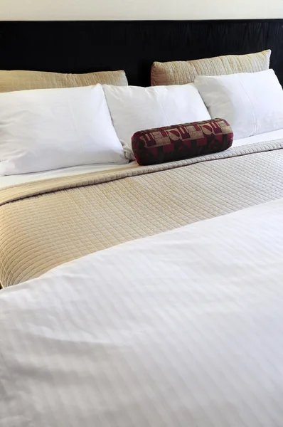 Lüks Otelde Rahat Bir Yatak Yakın Çekim — Stok fotoğraf