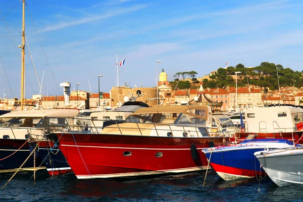 Πολυτελή Σκάφη Στο Εδώλιο Του Κατηγορουμένου Στο Tropez Στην Γαλλική — Φωτογραφία Αρχείου