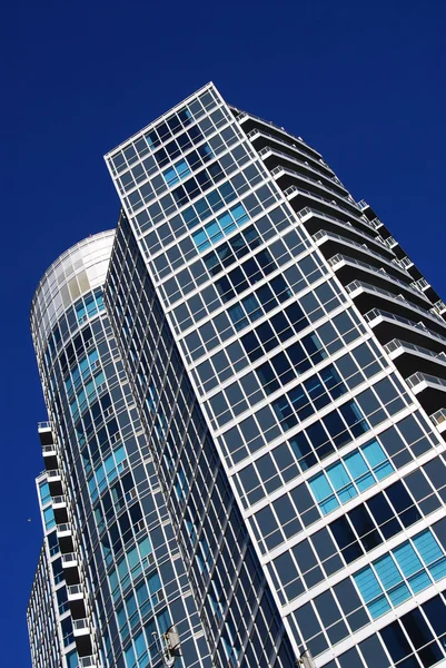 Moderne condominium gebouw — Stockfoto
