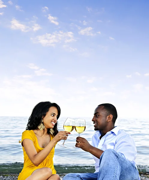 Young Romantic Couple Celebrating Wine Beach Copyspace — Zdjęcie stockowe