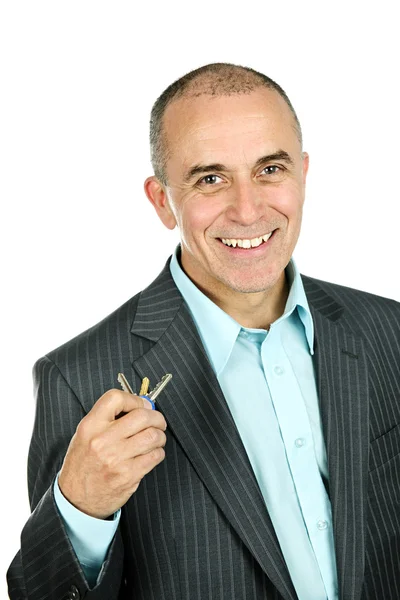 Retrato Homem Negócios Sorridente Segurando Chaves Isoladas Fundo Branco — Fotografia de Stock