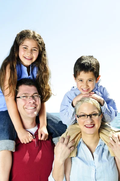 Lycklig familj kul — Stockfoto