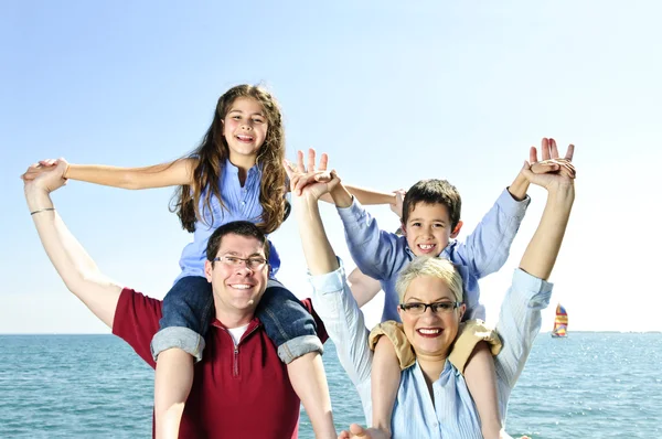Gelukkig familie plezier — Stockfoto