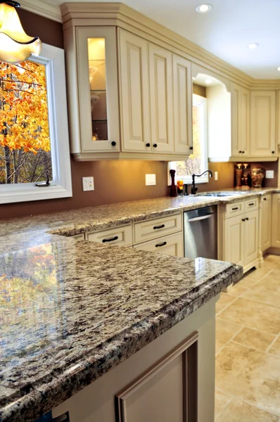 Moderne Luxe Interieur Van Keuken Met Granieten Aanrecht — Stockfoto