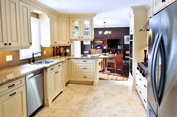 Interior Cozinha Luxo Moderno Com Bancada Granito — Fotografia de Stock